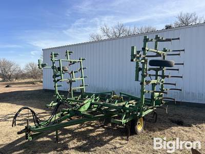 John Deere 1000 26’ Field Cultivator
