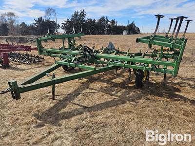 John Deere 1010 22' Field Cultivator