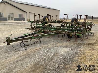 John Deere 1010 26' Field Cultivator