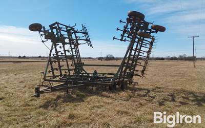 John Deere 1010 44' Field Cultivator