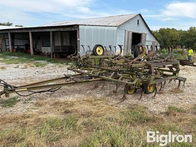 John Deere 1010 25’ Field Cultivator