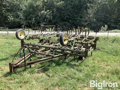 John Deere 1010 22' Field Cultivator