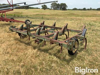John Deere 1610 Field Cultivator