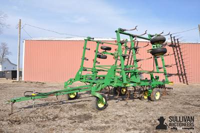 John Deere 2200 32' Field Cultivator