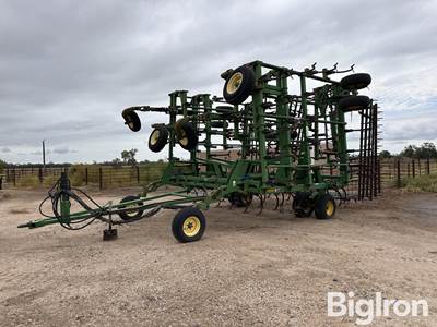 John Deere 2200 Field Cultivator