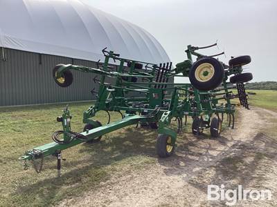 2010 John Deere 2210 25' Field Cultivator