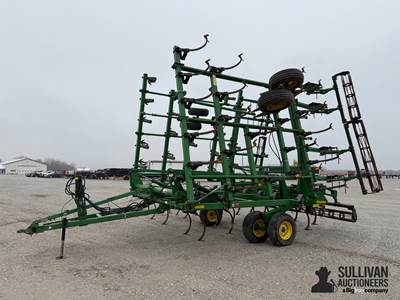 John Deere 2210 36' Field Cultivator