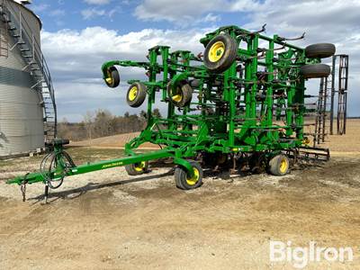 2012 John Deere 2210 41' Field Cultivator