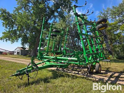 2011 John Deere 2210 38' Field Cultivator