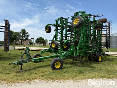 2018 John Deere 2230 Field Cultivator