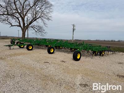 2018 John Deere 2230FH 60' Field Cultivator