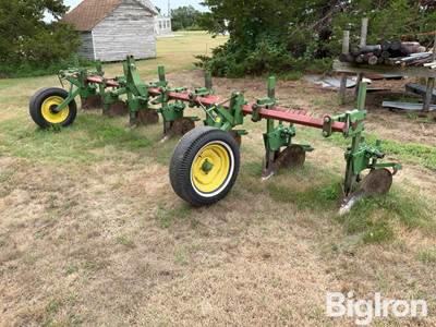 John Deere 6R36 Cultivator