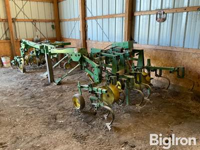 1989 John Deere 725 RowCrop Cultivator