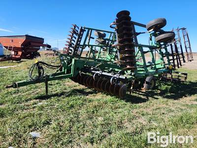 John Deere 726 28' Mulch Finisher