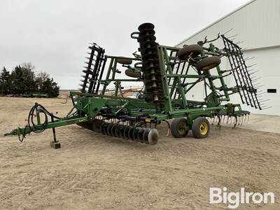 John Deere 726 32' Mulch Finisher