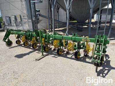 1982 John Deere 825 6 Row 3-Pt Cultivator
