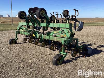 John Deere 845 12R30" Flat Fold Cultivator