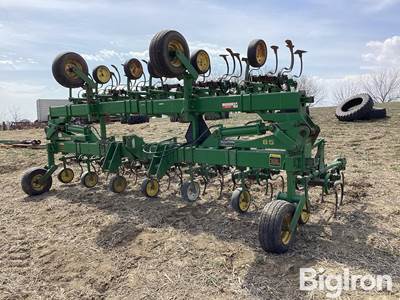 John Deere 85 Folding Row Crop Cultivator-12 Row