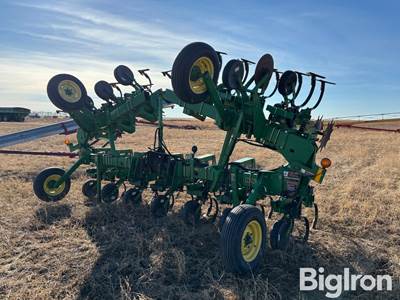 John Deere 856 Crop Cultivator