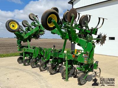 1998 John Deere 856 12R30" Cultivator