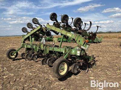John Deere 856 12R30 Row Crop Cultivator