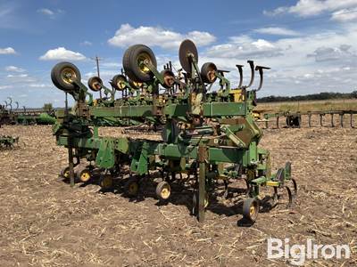 John Deere 875 12R30 Row Crop Cultivator