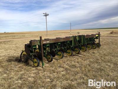 John Deere 885 Row Crop Cultivator