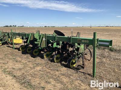John Deere 885 6R30" Cultivator