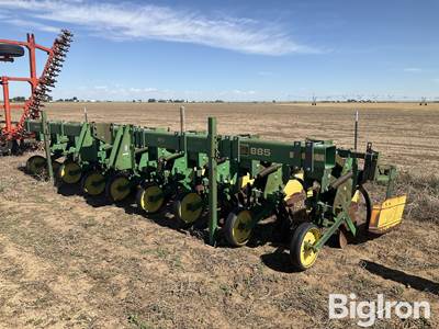 John Deere 885 8R30" Cultivator