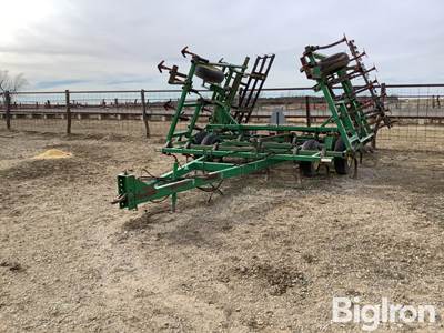 John Deere 960 24' Field Cultivator