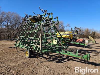 John Deere 960 32' Field Cultivator