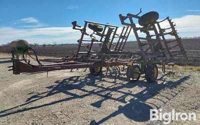 John Deere 960 22' Field Cultivator