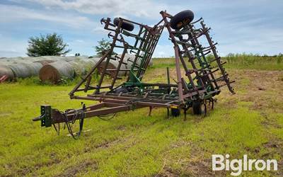John Deere 960 30' Field Cultivator