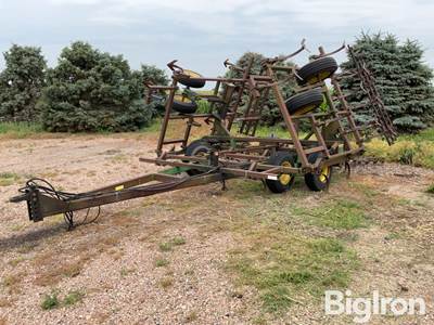 John Deere 960 28’ Field Cultivator