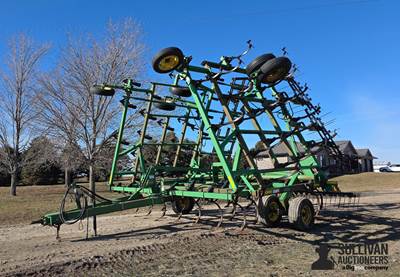 John Deere 980 Field Cultivator