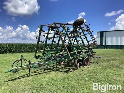 John Deere 980 26' Field Cultivator