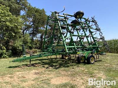 John Deere 980 32' Field Cultivator