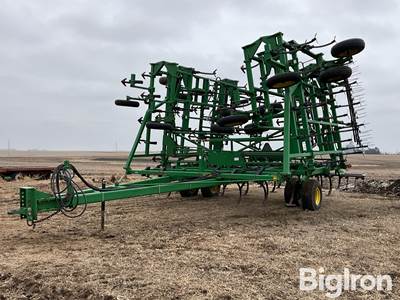 John Deere 985 48' Field Cultivator