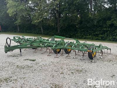 John Deere E1000 21' Field Cultivator