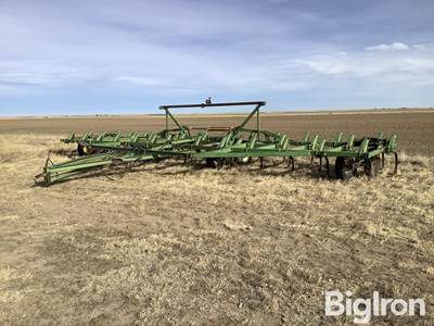 John Deere E1600 Chisel Plow