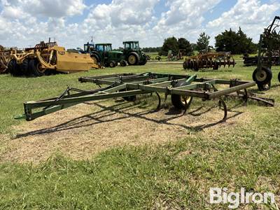 John Deere E1600 Chisel