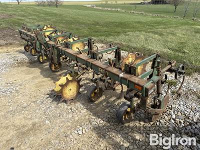 John Deere ER014 6 Row Cultivator