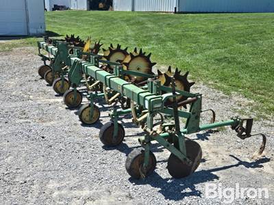 John Deere ER014 6R30" Cultivator