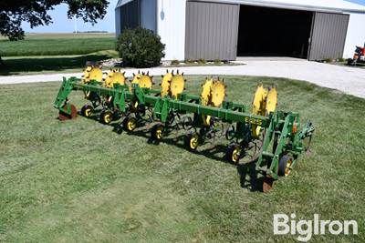 John Deere ER825 8R30 Cultivator