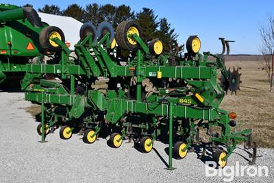 John Deere 12R30 Cultivator