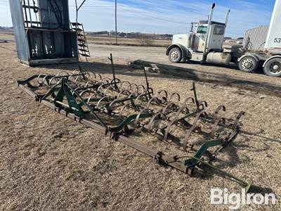 John Deere 3-Pt Field Cultivator