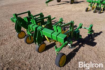 John Deere 2R38 Cultivator