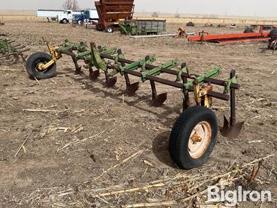 John Deere 7-Shank Hiller