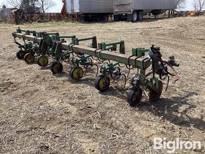 John Deere Row Crop Cultivator 6 Row
