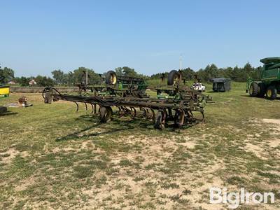 John Deere 26’ Field Cultivator